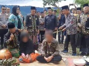 Ortu Kakak-Adik Inses di Rejang Lebong Dihukum Cambuk