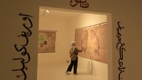Pameran seni ini menampilkan 400 karya dari tiga seniman yaitu Faisal Kamandobat, Samuel Indratma, dan Alit Ambara.