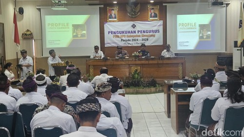 Pelantikan pengurus BPC PHRI Klungkung 2024-2029 di Gedung Praja Mandala, Kantor Bupati Klungkung, Kamis (2/5/2024). (I Putu Budikrista Artawan/detikBali)