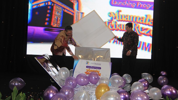 Bank Muamalat meluncurkan program menabung berhadiah umrah bernama “Muamalat Tebar Rezeki 2024”. Sebanyak 32 paket umrah disediakan.