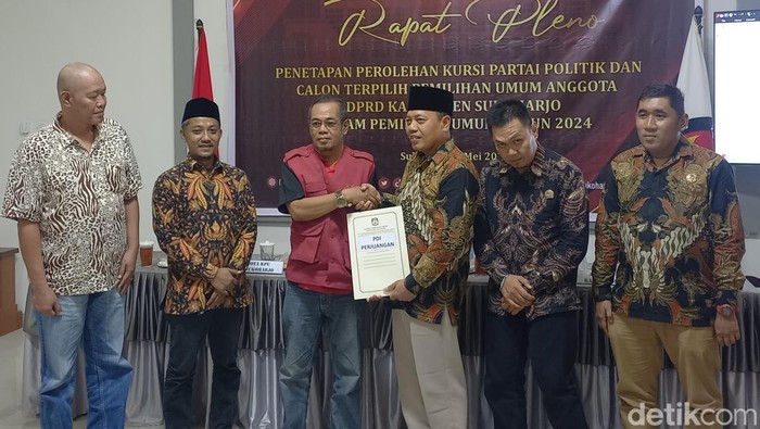 KPU Sukoharjo saat menggelar Rapat Pleno Penetapan Calon terpilih DPRD Sukoharjo 2024, di Gedung PGRI Sukoharjo, Kamis (2/5/2024).