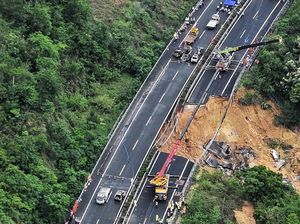 Bertambah Lagi, Korban Tewas Jalan Raya Amblas di China Jadi 48 Orang