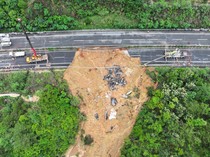 Foto Udara Jalan Tol Amblas di China Akibat Hujan Deras