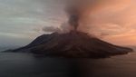 Penampakan Semburan Abu Vulkanik Gunung Ruang Saat Erupsi
