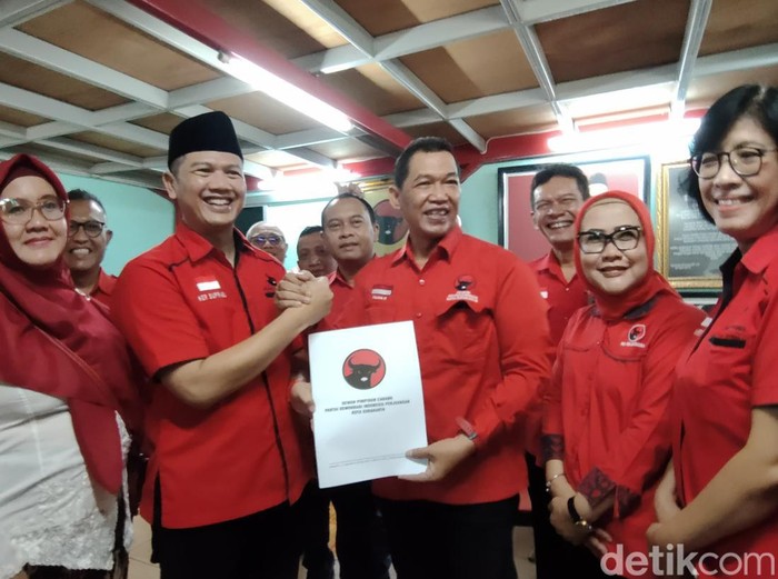 Pendaftaran bakal calon Wali kota Solo di DPC PDIP Solo, Senin (2/5/2024).