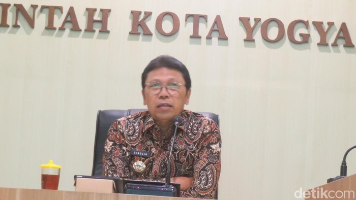 Penjabat (Pj) Wali Kota Jogja Singgih Raharjo di Kantor Wali Kota Jogja, Kamis (2/5/2024).