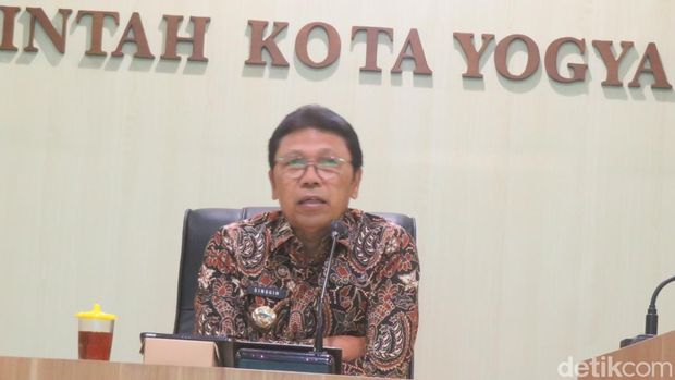 Penjabat (Pj) Wali Kota Jogja Singgih Raharjo di Kantor Wali Kota Jogja, Kamis (2/5/2024).