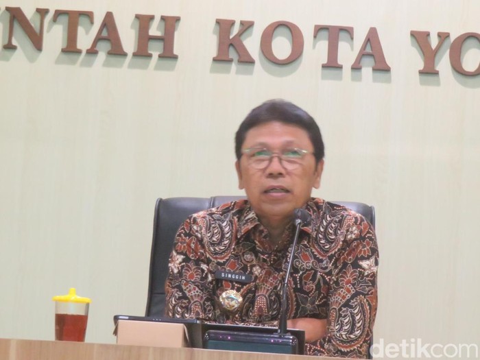 Penjabat (Pj) Wali Kota Jogja Singgih Raharjo di Kantor Wali Kota Jogja, Kamis (2/5/2024).
