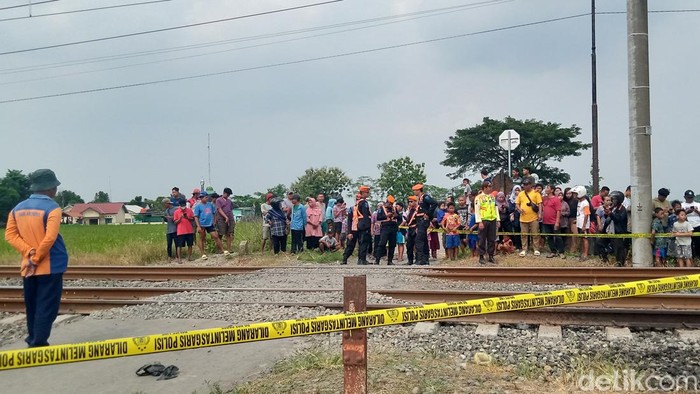 Perlintasan kereta api di Boto, Wonosari, Klaten.