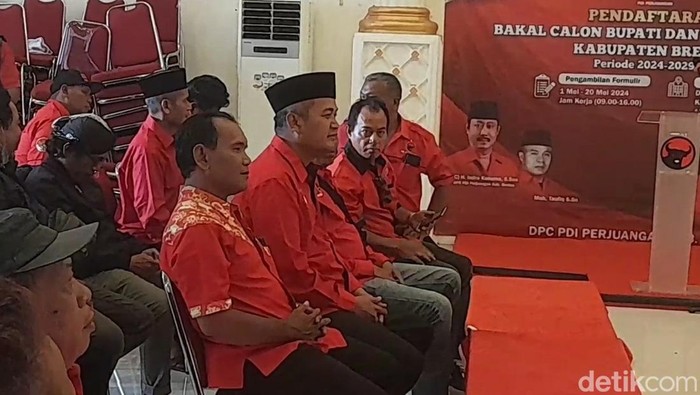 Proses pembukaan penjaringan bakal calon bupati-wakil bupati di DPC PDIP Brebes, Kamis (2/5/2024).