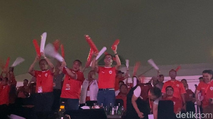 Antusiasme Heru Budi Nobar Laga Semifinal Piala Asia U-20 Bersama Warga Jakarta di Monas