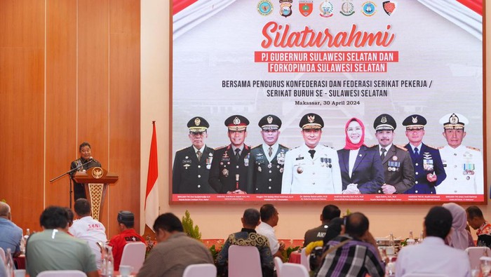Pj Gubernur Sulsel Bahtiar Baharuddin saat silaturahmi bersama buruh.