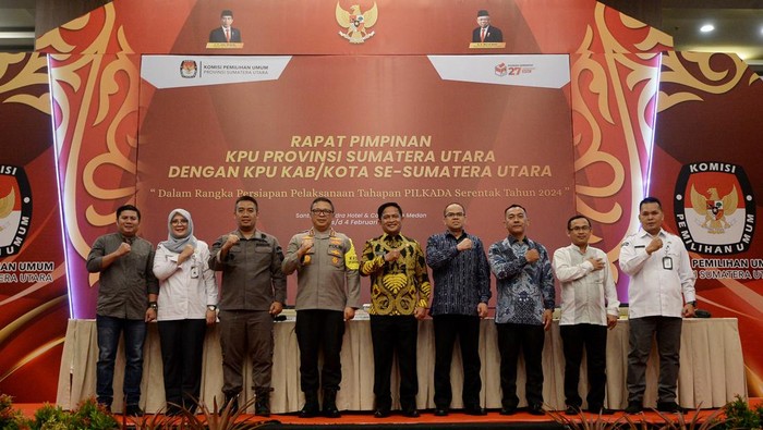 Pj Gubernur Sumut Hassanudin saat mengikuti rapat bersama KPU. (Dok Diskominfo Sumut)