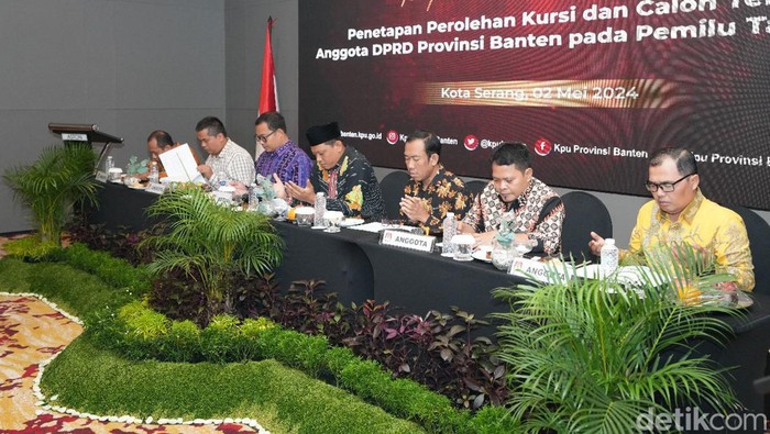 Pleno terbuka penetapan perolehan kursi dan calon terpilih DPRD Banten. (Bahtiar/detikcom)