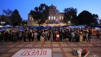 Demo pro-Palestina di kampus-kampus elite AS masih berlanjut. Salah satunya dilakukan mahasiswa di Universitas California Los Angeles (UCLA).  