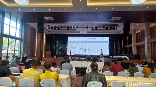 Rapat pleno rekapitulasi perolehan kursi dan penetapan calon terpilih anggota DPRD Buleleng pada Pemilu 2024, Kamis (2/5/2024). (Made Wijaya Kusuma/detikBali)