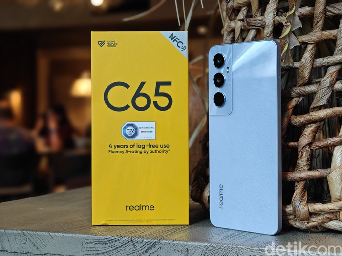 Realme C65