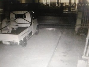 Komplotan Maling Gasak 1 Ton Beras di Bandung Barat Terekam CCTV