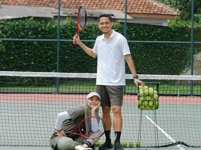Reva Adi saat berlatih tenis