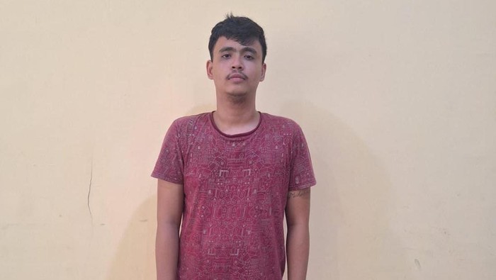 Reza Fahlevi (25), penganiaya sejumlah mahasiswa di Deli Serdang. (Dok Polres Deli Serdang)