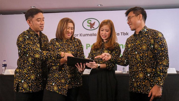 Segar Kumala Indonesia Bagikan Dividen Rp 23 Miliar Direktur Utama PT Segar Kumala Indonesia Tbk (BUAH) Renny Lauren menyampaikan bahwa manajemen telah mendapat persetujuan dari dewan komisaris untuk membagikan dividen sebesar Rp 23 Miliar, atau Rp 23 per lembar saham, Kamis (2/5/2024).