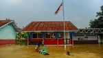 Penampakan Sekolah di Lebak Terendam Banjir Akibat Luapan Sungai