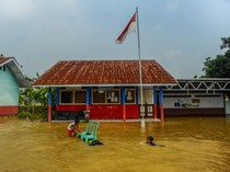 Penampakan Sekolah di Lebak Terendam Banjir Akibat Luapan Sungai