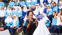 Program ini menghadirkan Junior NBA Asia Coach Natalia Andrei Dos Santos.