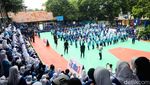 Semangat Siswa SMP Belajar Bermain Basket dari Ahlinya