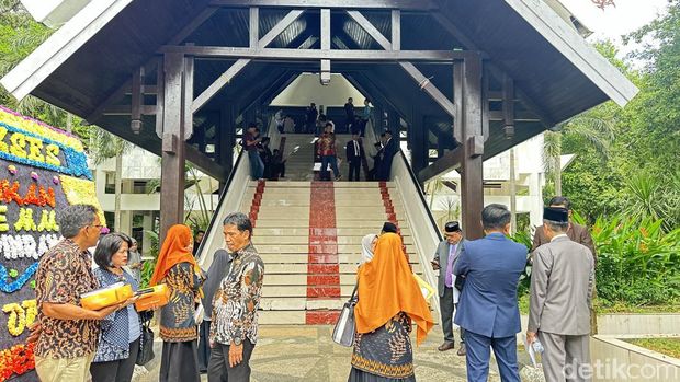 Situasi menjelang pelantikan Kadisperindag Sulsel Ahmad Akil menjadi Pj Bupati Pinrang.