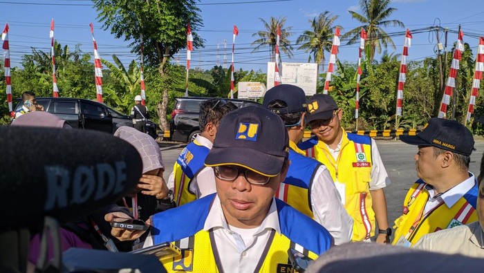Staf Ahli Menteri Bidang Teknologi, Industri, dan Lingkungan Kementerian PUPR Endra S. Atmawidjaja di Lombok Barat, NTB, Kamis (2/5/2024).