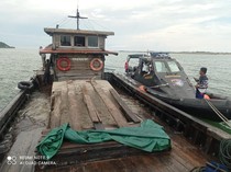 4 Kapal Penyedot Pasir Ilegal Ditangkap di Perairan Karimun, 11 Orang Diperiksa