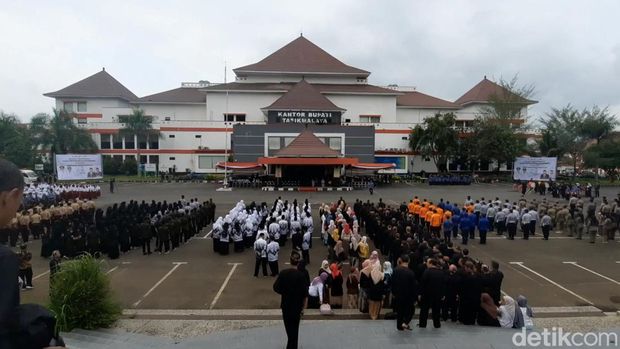 Upacara Hardiknas 2024 di kantor Bupati Tasikmalaya