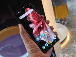 Menggenggam Vivo V30e 5G, HP Rp 4 Jutaan Bodi Tipis Baterai Besar