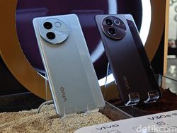 Menggenggam Vivo V30e 5G, HP Rp 4 Jutaan Bodi Tipis Baterai Besar