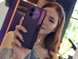 Menggenggam Vivo V30e 5G, HP Rp 4 Jutaan Bodi Tipis Baterai Besar