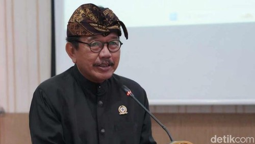 Wagub Bali periode 2018-2023 Tjokorda Oka Artha Ardhana Sukawati (Cok Ace) saat momen pelantikan pengurus PHRI Klungkung, Kamis (2/5/2024). (I Putu Budikrista Artawan/detikBali)