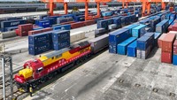 Mengangkut 30 kontainer monitor LCD dan kendaraan energi baru, kereta ini akan melakukan perjalanan melalui Jalur Kereta Api Tiongkok-Laos dan kemudian beralih ke jaringan kereta api di Laos dan Thailand sebelum mencapai Port Klang di Malaysia.