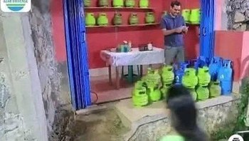 Display gas yang harus banget di tembok. Foto: X/mowtly