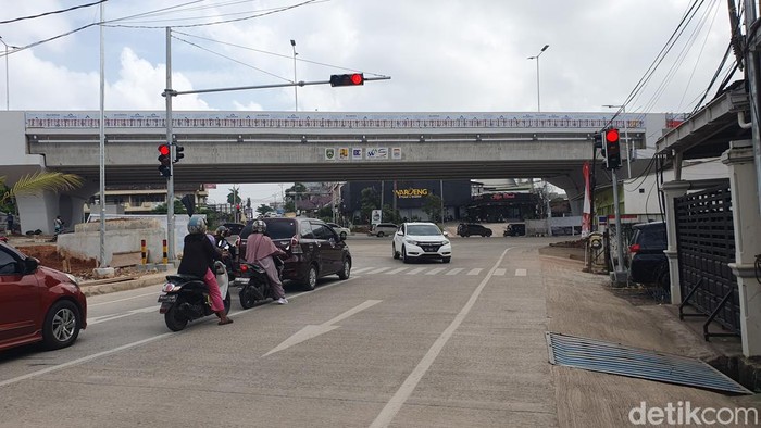 Akses bawah Flyover Sekip Ujung.
