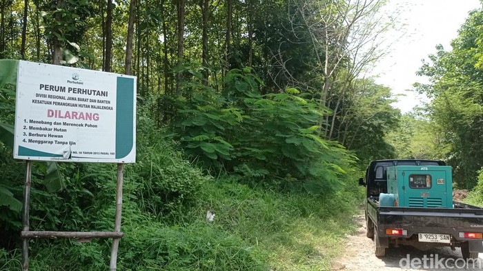 Akses penghubung antara Desa Cupang dan Ciwaringin di Kabupaten Cirebon.