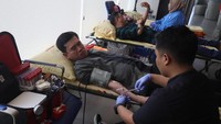 Chief Executive Officer Kapal Api Group, Robin Setyono, turut berpartisipasi sebagai salah satu pedonor darah dari Kapal Api Group. 