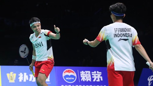 Ganda putri Indonesia Apriyani Rahayu/Siti Fadia Silva Ramadhanti di Uber Cup 2024 ketika menghadapi Thailand di babak perempatfinal.