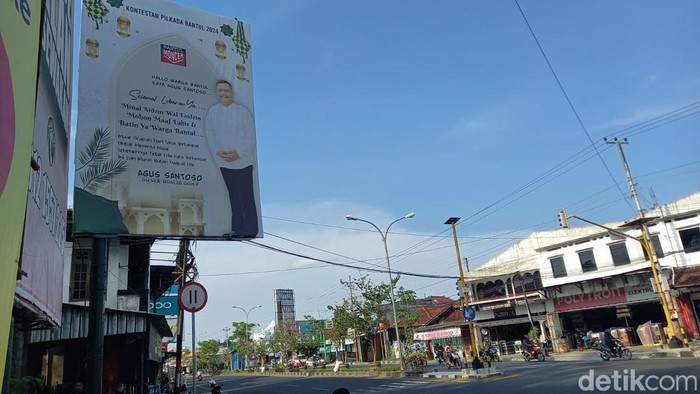 Baliho Agus Moncer kontestan Pilkada Bantul di Klodran, Bantul, Jumat (3/5/2024).