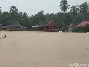 2 Dusun di Pitu Riase Sidrap Terisolasi Akibat Banjir, Tim SAR Evakuasi Warga