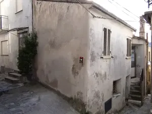 Kayak Gimana Bentuk Rumah Rp 17.500 yang Ramai Diobral di Italia?