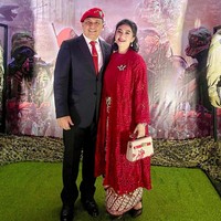 Belum lama ini, Bella Saphira hadir di acara HUT Kopassus ke-72 pada 30 April 2024. Bella Saphira pun tampil cantik dan anggun dalam balutan kebaya modern yang mencerminkan identitas perempuan Indonesia. Foto: Instagram @bellashapiraofficial