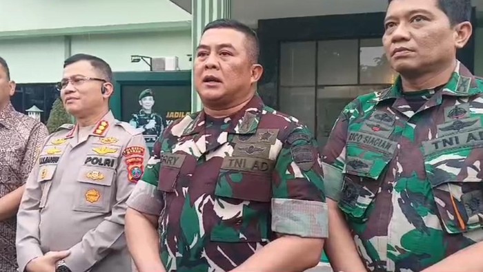 Dandim 0201/Medan Kolonel Ferry Muzawwad saat memberikan keterangan pers. (istimewa)