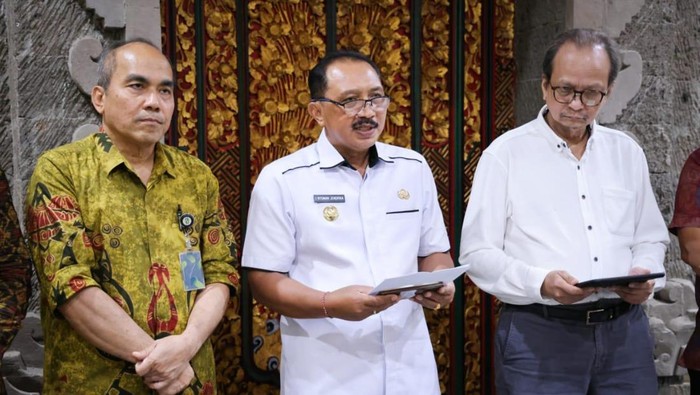 Deputi Kemenkop UKM menemui Pj Bupati Klungkung I Nyoman Jendrika di kantor Bupati Klungkung, Jumat (3/5/2024) (Foto: Dok. Pemkab Klungkung).