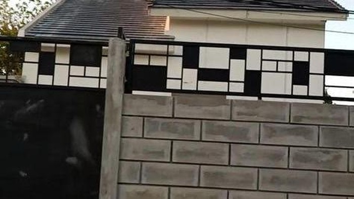 Pagar Tembok dengan Tema Industrial.